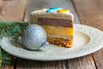 Image showing Plate with a piece of cake and a Christmas ball.