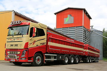 Image showing Volvo FH16 750 For Grain Transport