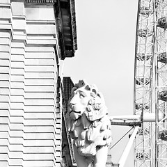 Image showing lion  london eye in the spring sky and white clouds