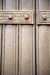 Image showing in london antique brown door  rusty  brass light