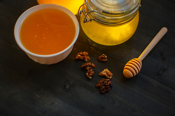 Image showing Honey with walnut