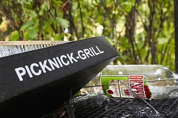 Image showing Picknick litter lying on ground