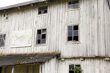 Image showing   wooden white building.