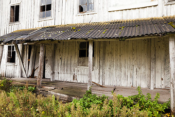 Image showing   wooden white building.