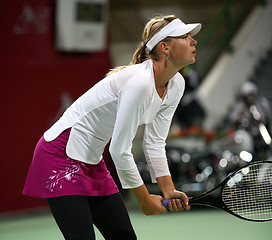 Image showing Maria Sharapova receiving in Qatar