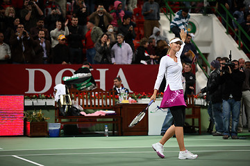 Image showing Sharapova waves to fans