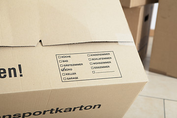 Image showing Labeling packing boxes