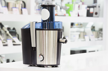 Image showing single electric juicer in retail store