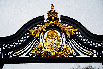 Image showing in london england the old metal gate  royal palace