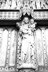 Image showing marble and statue in old city of london england