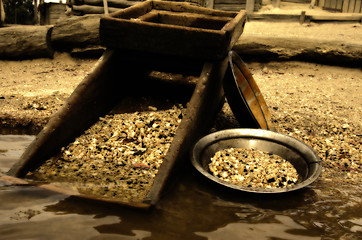 Image showing looking for gold