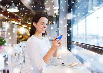 Image showing smiling woman with smartphone and coffee at cafe