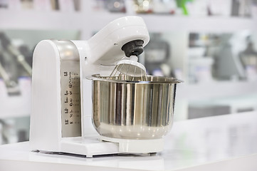 Image showing single electric juicer in retail store