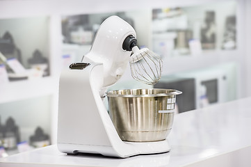 Image showing single electric juicer in retail store