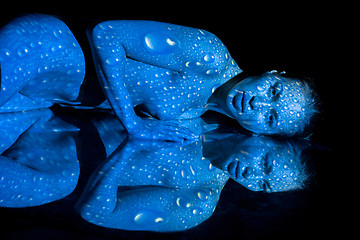 Image showing The  body of woman with blue pattern and its reflection