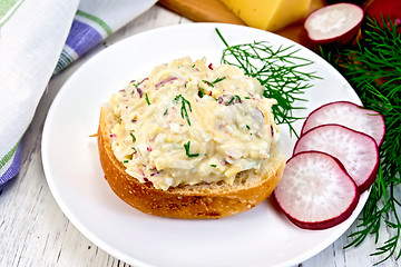 Image showing Appetizer of radish and cheese on bun in plate with napkin