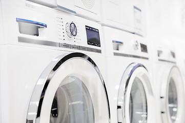 Image showing washing mashines in appliance store