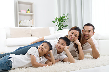 Image showing asian family 