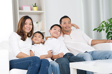 Image showing asian family 