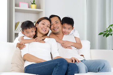 Image showing asian family 