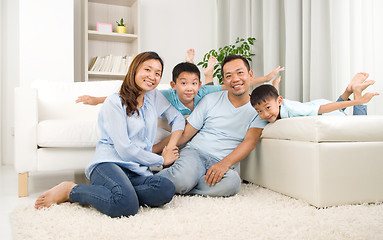 Image showing Asian family 