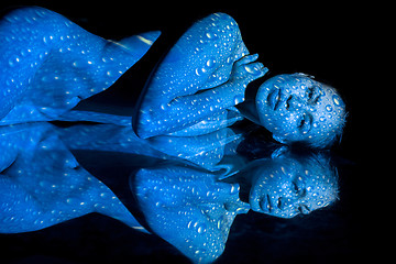 Image showing The  body of woman with blue pattern and its reflection