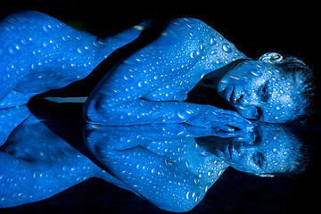 Image showing The  body of woman with blue pattern and its reflection