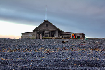 Image showing hunting cabin on shore of the Arctic ocean