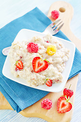 Image showing oat flakes with strawberry