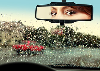 Image showing driver looks to rearview mirror