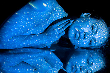 Image showing The  body of woman with blue pattern and its reflection