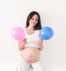 Image showing pregnant woman with blue and pink balloon