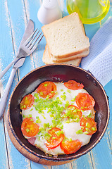 Image showing fried eggs with fresh tomato