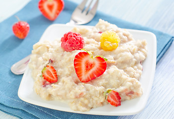 Image showing oat flakes with strawberry