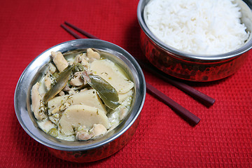 Image showing Thai green chicken curry and rice horizontal