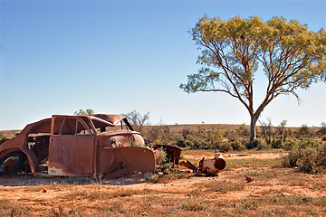 Image showing old car in the desert