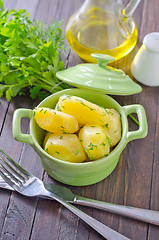 Image showing boiled potato in green bowl