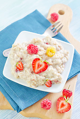 Image showing oat flakes with strawberry