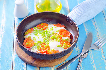 Image showing fried eggs with fresh tomato