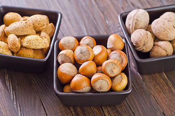 Image showing nuts in the black bowls