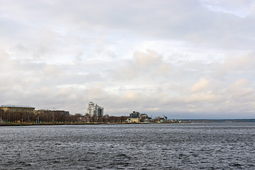 Image showing Autumn cityscape and lake