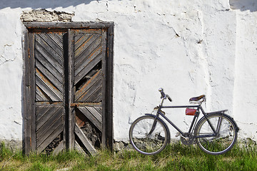 Image showing Old wooden door and bicycle