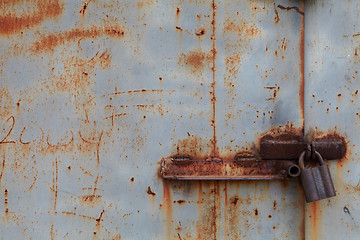 Image showing Gate and padlock