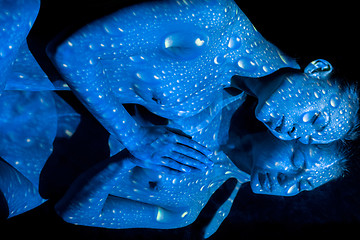 Image showing The  body of woman with blue pattern and its reflection