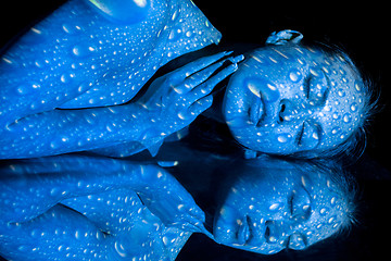 Image showing The  body of woman with blue pattern and its reflection