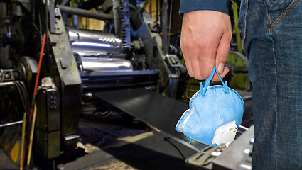 Image showing Worker with protective respirator 