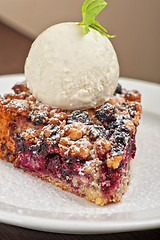 Image showing Crumble pie with black currants 