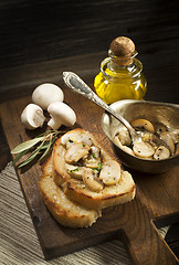 Image showing Mushrooms sauce with bread