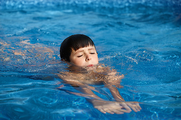 Image showing Boy swimm in pool