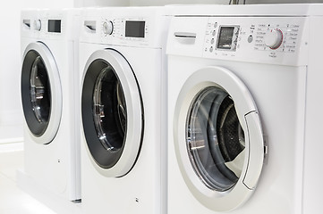 Image showing washing mashines in appliance store